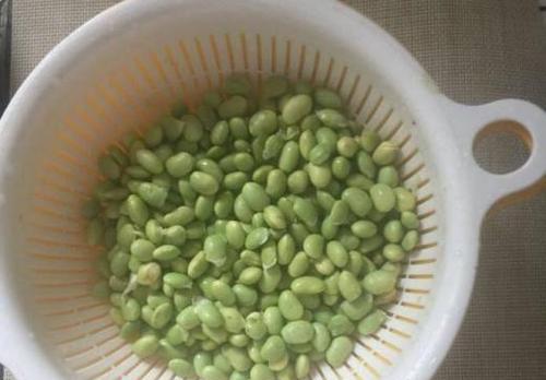毛豆怎么剥壳容易？快速剥壳的技巧是什么？