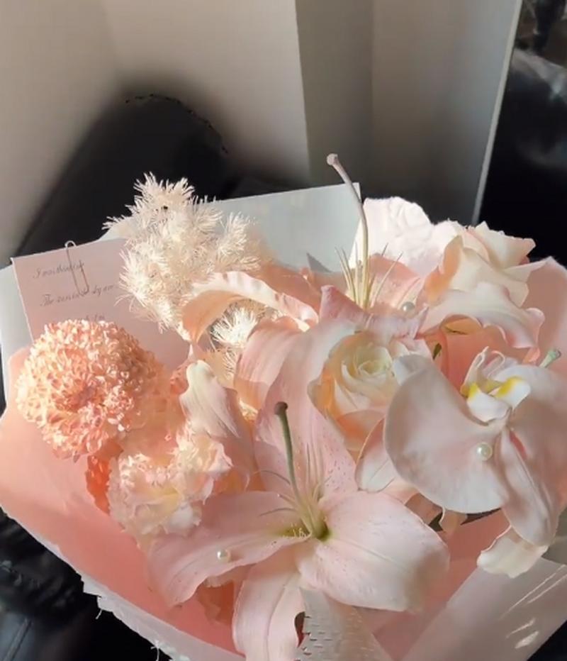 情人节闺蜜送百合花有何深意？