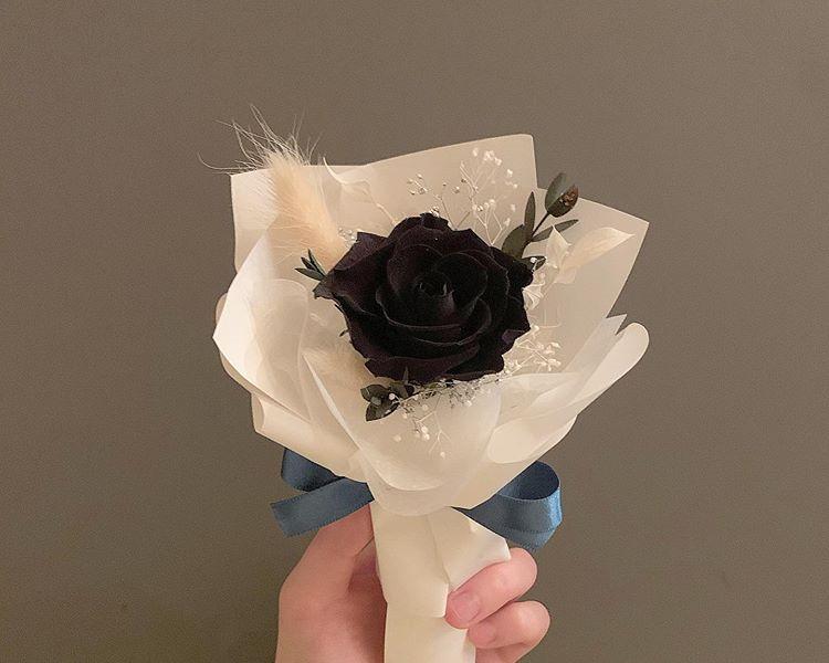 女生在综艺中送男生玫瑰花有何含义？
