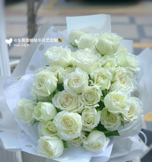 表白时用白玫瑰花束的花语是什么？