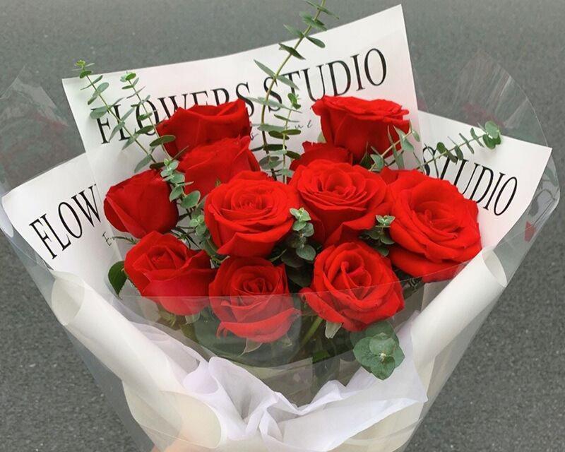 热恋红玫瑰12朵花语是什么？12朵红玫瑰代表什么？
