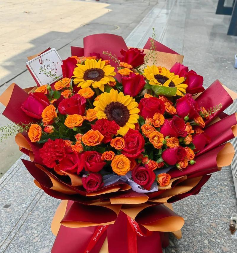 玫瑰混搭花束的花语是什么？它传达了怎样的情感？