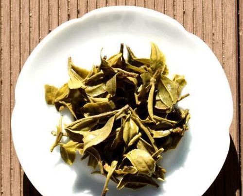 普洱白茶属于什么茶叶类型？它与普洱茶有何不同？