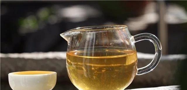 普洱茶水浇花有好处吗？使用方法是什么？