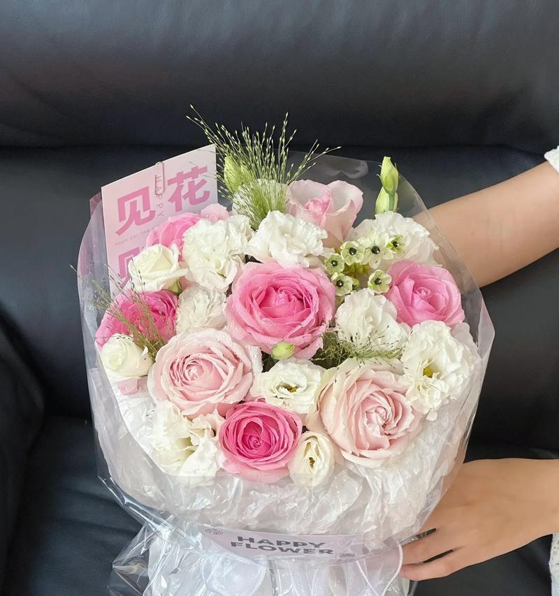 白玫瑰搭配什么花最美观？白玫瑰的花束搭配技巧是什么？