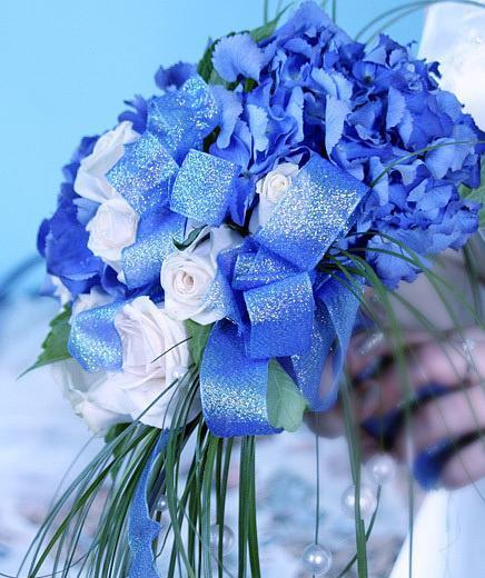 蓝色婚礼用花代表什么？蓝色花在婚礼中的寓意是什么？