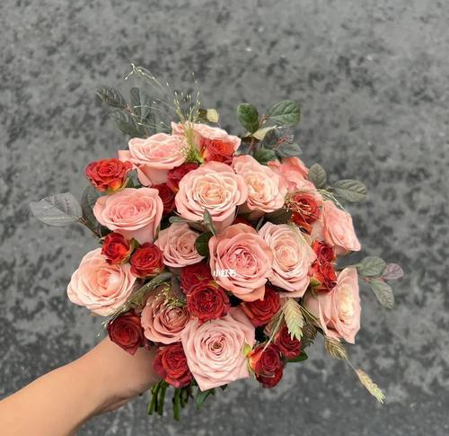 巧克力色系手捧花有何寓意？