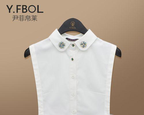 衣领上佩戴白色花有什么寓意？