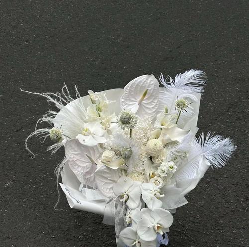 纯白色花的寓意是什么？白色花象征什么？