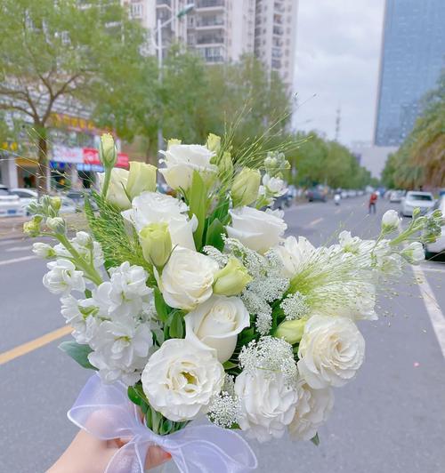 白色鼠尾手捧花代表什么含义？