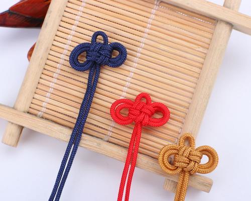 祈福花语吊坠有何特殊含义？