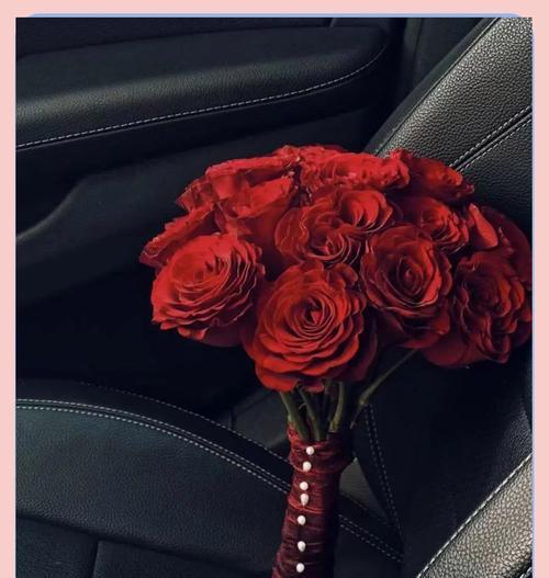 红色玫瑰手捧花的寓意是什么？如何用红色玫瑰表达爱意？
