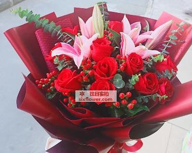 红色玫瑰花11朵的寓意是什么？为何11朵玫瑰代表特别的爱？