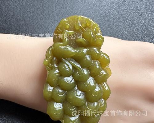绿色项链带粉色牡丹花代表什么？绿色项链带粉色牡丹花的寓意是什么？