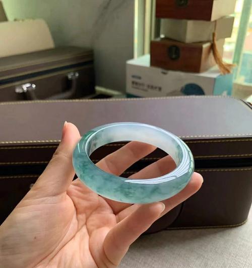 冰飘蓝花代表什么？如意的花语是什么？