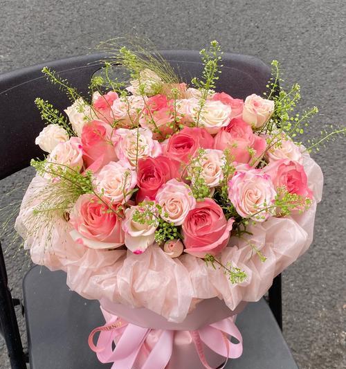 淡粉色手捧花代表什么？