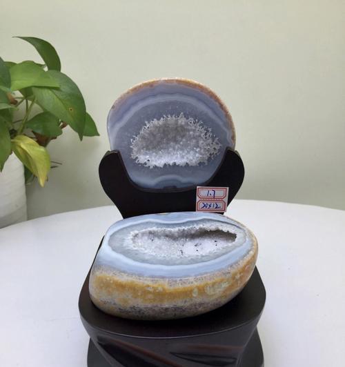 手捧聚花宝盆有何寓意？聚花宝盆的象征意义是什么？