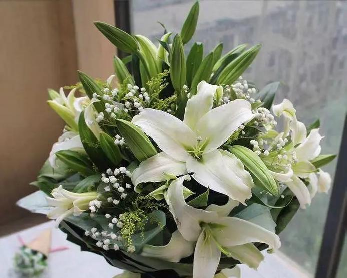 新郎接亲手捧花的寓意是什么？