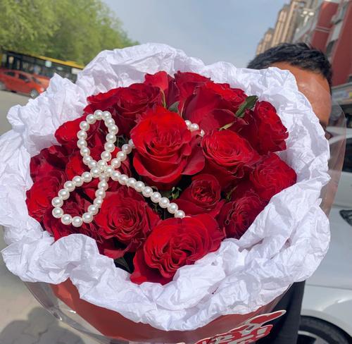 19支红玫瑰的花语及其寓意（红玫瑰代表的爱情）