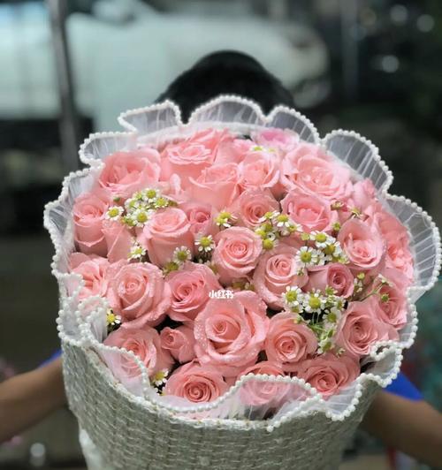 33朵玫瑰的神秘意义（探索玫瑰花在不同文化中的象征与内涵）