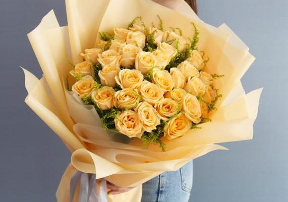 香槟玫瑰的代表寓意（玫瑰花语中的浪漫与祝福）