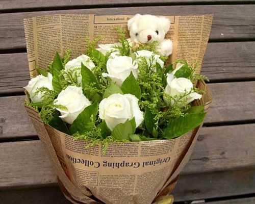 送人白玫瑰的意义（探索白玫瑰的隐含情感和象征意义）